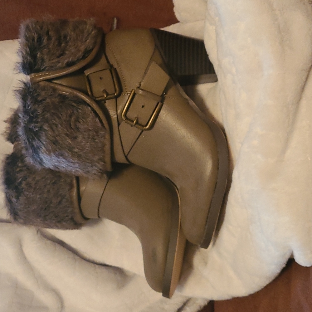 Fur trimmed boots